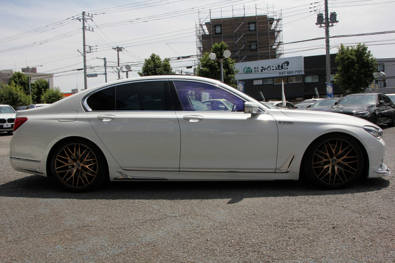 BMW 7シリーズ 740i ﾌﾟﾗｽP ｴﾅｼﾞｰEVOﾎﾞﾃﾞｨｷｯﾄ&20AW ｻﾝﾙｰﾌ 全席ﾋｰﾀｰ黒革 ﾃﾞｨｽﾌﾟﾚｲｷｰ LEDﾍｯﾄﾞﾗｲﾄ ﾊｰﾏﾝｶｰﾄﾞﾝ ﾏｯｻｰｼﾞ&ﾍﾞﾝﾁﾚｰｼｮﾝ HUD 追従ACC ｽﾃｱｻﾎﾟｰﾄ 液晶ﾒｰﾀｰ ﾀｯﾁ画面ﾅﾋﾞ360度ｶﾒﾗ ｿﾌﾄｸﾛｰｽﾞﾄﾞｱ 電動ﾄﾗﾝｸ 2年保証