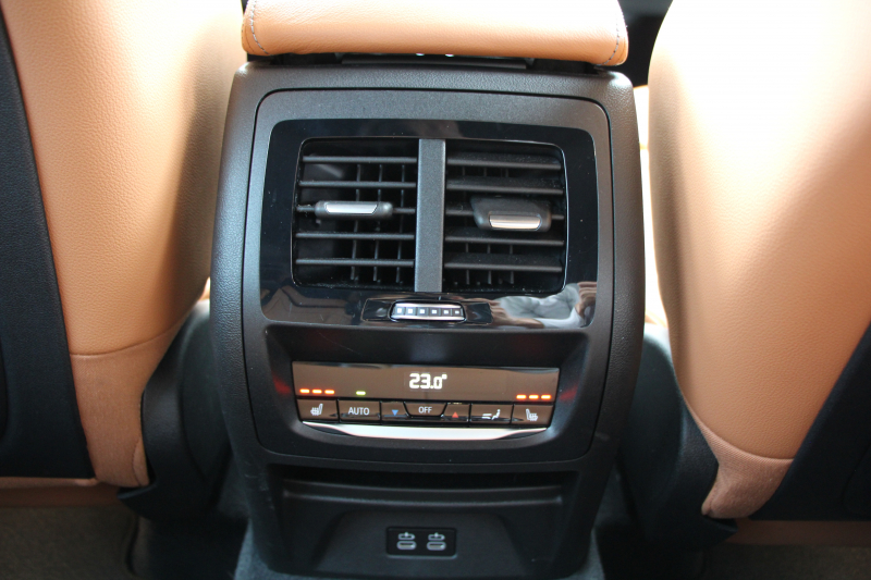 BMW X3 Xdrive20d Mｽﾎﾟｰﾂ ﾊｲﾗｲﾝ 中期 新型式3DA-UZ20 NEWｲﾝﾃﾘｱ BMWﾗｲﾌﾞｺｯｸﾋﾟｯﾄﾞｱｯﾌﾟﾙｶｰﾌﾟﾚｲ 新ﾀｯﾁ画面HDDﾅﾋﾞ全席ﾋｰﾀｰ付ｺﾆｬｯｸﾚｻﾞｰ ｱﾝﾋﾞｴﾝﾄﾗｲﾄ ﾘｱｼｰﾄ可倒調整 360度ｶﾒﾗ ｵﾌﾟｼｮﾝ20AW 電動ﾘｱｹﾞｰﾄ 2年保証