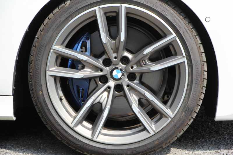 BMW 3シリーズ M340i Xdrive ﾂｰﾘﾝｸﾞｲﾉﾍﾞｰｼｮﾝP 4WD 直6ﾀｰﾎﾞ387馬力 ﾋｰﾀｰ黒革 ﾚｰｻﾞｰﾗｲﾄ HUD ｼﾞｪｽﾁｬｰC ﾊｰﾏﾝｶｰﾄﾞﾝ ｱﾀﾞﾌﾟﾃｨﾌﾞMｻｽ 専用ﾃﾞﾌ 19AW Mｽﾎﾟｰﾂﾌﾞﾚｰｷ BMWﾗｲﾌﾞｺｯｸﾋﾟｯﾄﾞﾊﾟｰｷﾝｸﾞｱｼｽﾄﾌﾟﾗｽ 360度ｶﾒﾗ 2年保証