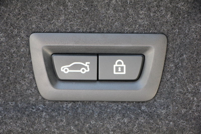 BMW 3シリーズ 330i Mｽﾎﾟｰﾂ ﾃﾞﾋﾞｭｰ&ｺﾝﾌｫｰﾄP ｻﾝﾙｰﾌ 258馬力 ﾋｰﾀｰ黒革 専用青ｽﾃｯﾁ 追従ACC ｽﾃｱｻﾎﾟｰﾄ ｵﾌﾟｼｮﾝ19AW Mｽﾎﾟｰﾂﾌﾞﾚｰｷ LEDﾍｯﾄﾞﾗｲﾄ ｵｰﾄﾊｲﾋﾞｰﾑ 360度ｶﾒﾗ 電動ﾄﾗﾝｸ Hi-fiｽﾋﾟｰｶｰ ﾗｲﾌﾞｺｯｸﾋﾟｯﾄﾞﾌﾞﾗｯｸｷﾄﾞﾆｰｸﾞﾘﾙ 2年保証