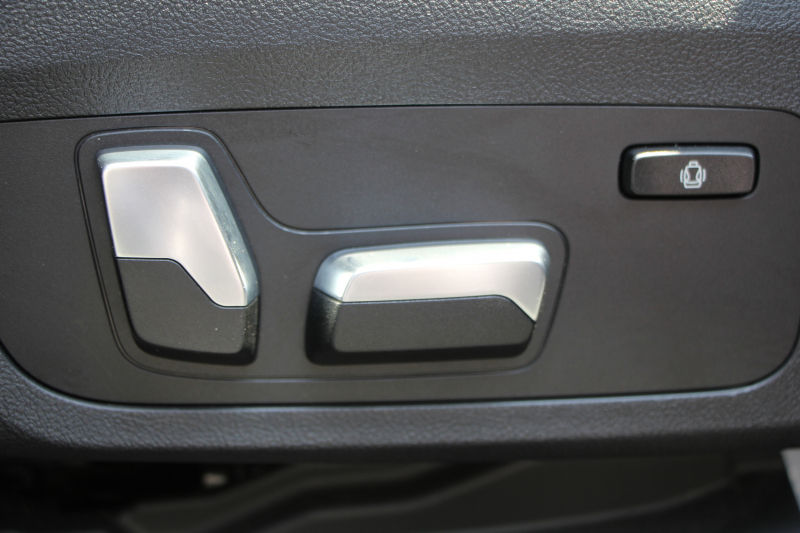 BMW 3シリーズ 330i Mｽﾎﾟｰﾂ ﾃﾞﾋﾞｭｰ&ｺﾝﾌｫｰﾄP ｻﾝﾙｰﾌ 258馬力 ﾋｰﾀｰ黒革 専用青ｽﾃｯﾁ 追従ACC ｽﾃｱｻﾎﾟｰﾄ ｵﾌﾟｼｮﾝ19AW Mｽﾎﾟｰﾂﾌﾞﾚｰｷ LEDﾍｯﾄﾞﾗｲﾄ ｵｰﾄﾊｲﾋﾞｰﾑ 360度ｶﾒﾗ 電動ﾄﾗﾝｸ Hi-fiｽﾋﾟｰｶｰ ﾗｲﾌﾞｺｯｸﾋﾟｯﾄﾞﾌﾞﾗｯｸｷﾄﾞﾆｰｸﾞﾘﾙ 2年保証