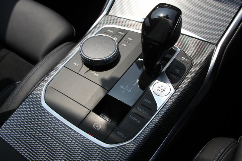 BMW 3シリーズ 320i Mｽﾎﾟｰﾂ ｺﾝﾌｫｰﾄP ｼｰﾄﾋｰﾀｰ 追従ACC ｽﾃｱﾘﾝｸﾞｻﾎﾟｰﾄ BMWﾗｲﾌﾞｺｯｸﾋﾟｯﾄﾞLEDﾍｯﾄﾞﾗｲﾄ ｵｰﾄﾊｲﾋﾞｰﾑ ﾜｲﾔﾚｽ充電 ｱﾝﾋﾞｴﾝﾄﾗｲﾄ ﾊｰﾌﾚｻﾞｰ 電動ﾄﾗﾝｸ 3ｿﾞｰﾝｴｱｺﾝ ｱｯﾌﾟﾙｶｰﾌﾟﾚｲ ﾀｯﾁ画面HDDﾅﾋﾞ2年保証