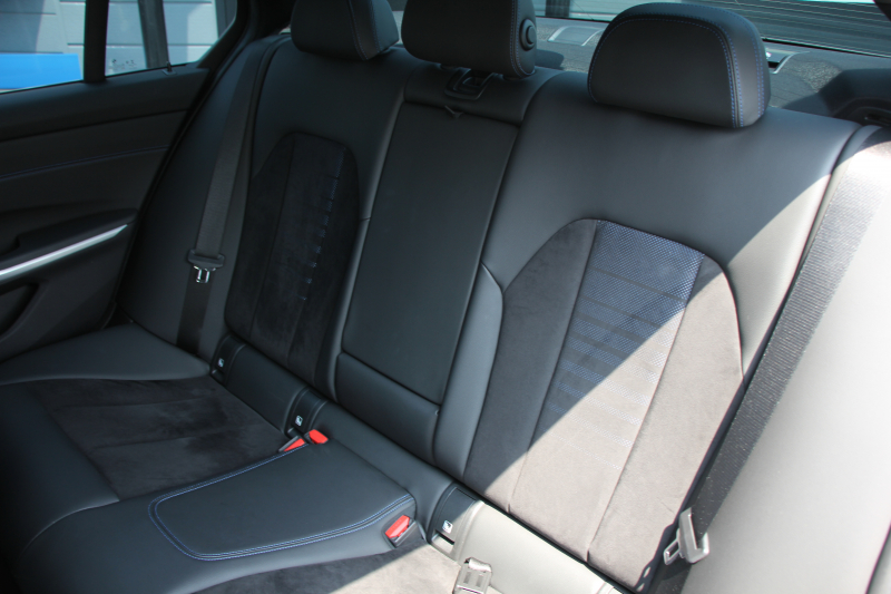 BMW 3シリーズ 320i Mｽﾎﾟｰﾂ ｺﾝﾌｫｰﾄP ｼｰﾄﾋｰﾀｰ 追従ACC ｽﾃｱﾘﾝｸﾞｻﾎﾟｰﾄ BMWﾗｲﾌﾞｺｯｸﾋﾟｯﾄﾞLEDﾍｯﾄﾞﾗｲﾄ ｵｰﾄﾊｲﾋﾞｰﾑ ﾜｲﾔﾚｽ充電 ｱﾝﾋﾞｴﾝﾄﾗｲﾄ ﾊｰﾌﾚｻﾞｰ 電動ﾄﾗﾝｸ 3ｿﾞｰﾝｴｱｺﾝ ｱｯﾌﾟﾙｶｰﾌﾟﾚｲ ﾀｯﾁ画面HDDﾅﾋﾞ2年保証