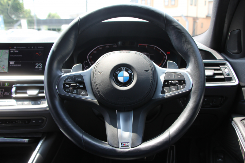 BMW 3シリーズ 320i Mｽﾎﾟｰﾂ ｺﾝﾌｫｰﾄP ｼｰﾄﾋｰﾀｰ 追従ACC ｽﾃｱﾘﾝｸﾞｻﾎﾟｰﾄ BMWﾗｲﾌﾞｺｯｸﾋﾟｯﾄﾞLEDﾍｯﾄﾞﾗｲﾄ ｵｰﾄﾊｲﾋﾞｰﾑ ﾜｲﾔﾚｽ充電 ｱﾝﾋﾞｴﾝﾄﾗｲﾄ ﾊｰﾌﾚｻﾞｰ 電動ﾄﾗﾝｸ 3ｿﾞｰﾝｴｱｺﾝ ｱｯﾌﾟﾙｶｰﾌﾟﾚｲ ﾀｯﾁ画面HDDﾅﾋﾞ2年保証