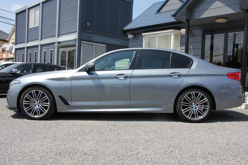 BMW 5シリーズ 530i Mｽﾎﾟｰﾂ ｺﾝﾌｫｰﾄP 高出力 252馬力 全席ﾋｰﾀｰ黒革 HUD ｿﾌﾄｸﾛｰｽﾞﾄﾞｱ ｺﾝﾌｫｰﾄｼｰﾄ&ﾍﾞﾝﾁﾚｰｼｮﾝ&ﾏｯｻｰｼﾞ追従ACC ｽﾃｱﾘﾝｸﾞｻﾎﾟｰﾄ LEDﾍｯﾄﾞﾗｲﾄ ﾀｯﾁ画面HDDﾅﾋﾞTV 360度ｶﾒﾗ Pｱｼｽﾄﾌﾟﾗｽ 電動ﾄﾗﾝｸ 2年保証