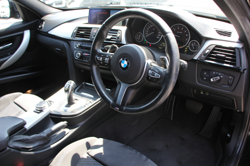 BMW 3シリーズ 320i Mｽﾎﾟｰﾂ 前期最終 追従ACC ETC2.0 衝突軽減ﾌﾞﾚｰｷ 車線逸脱警告 歩行者警告 ﾌﾙｾｸﾞTV ﾀｯﾁﾊﾟｯﾄﾞ対応HDDﾅﾋﾞ専用ｴｱﾛ 18AW ｽﾏｰﾄｷｰ Bluetooth接続 ﾊﾟﾄﾞﾙｼﾌﾄ LEDﾘﾝｸﾞｷｾﾉﾝ 2年保証