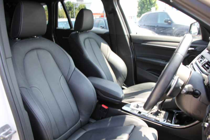 BMW X1 Xdrive18d Mｽﾎﾟｰﾂ ﾊｲﾗｲﾝ ｺﾝﾌｫｰﾄP 後期 ﾌｪｲｽﾘﾌﾄ後 ﾋｰﾀｰ黒革 電動ｼｰﾄ LEDﾍｯﾄﾞﾗｲﾄ 追従ACC 変更後ﾀｯﾁﾊﾟﾈﾙ対応HDDﾅﾋﾞ新ﾒｰﾀｰ Bluetooth接続 Pｱｼｽﾄ Bｶﾒﾗ 電動ﾄﾗﾝｸ 衝突軽減ﾌﾞﾚｰｷ 車線逸脱警告 歩行者警告 2年保証