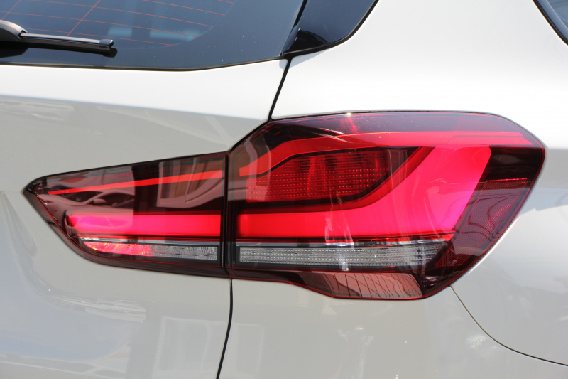 BMW X1 Xdrive18d Mｽﾎﾟｰﾂ ﾊｲﾗｲﾝ ｺﾝﾌｫｰﾄP 後期 ﾌｪｲｽﾘﾌﾄ後 ﾋｰﾀｰ黒革 電動ｼｰﾄ LEDﾍｯﾄﾞﾗｲﾄ 追従ACC 変更後ﾀｯﾁﾊﾟﾈﾙ対応HDDﾅﾋﾞ新ﾒｰﾀｰ Bluetooth接続 Pｱｼｽﾄ Bｶﾒﾗ 電動ﾄﾗﾝｸ 衝突軽減ﾌﾞﾚｰｷ 車線逸脱警告 歩行者警告 2年保証