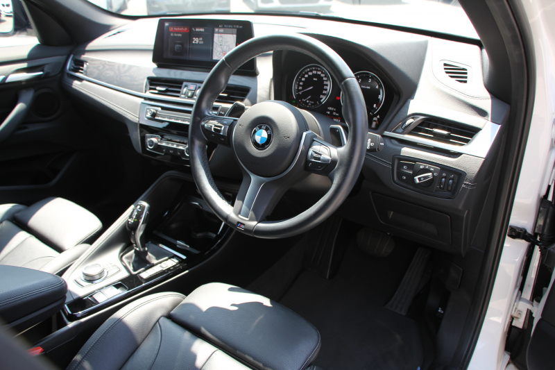 BMW X1 Xdrive18d Mｽﾎﾟｰﾂ ﾊｲﾗｲﾝ ｺﾝﾌｫｰﾄP 後期 ﾌｪｲｽﾘﾌﾄ後 ﾋｰﾀｰ黒革 電動ｼｰﾄ LEDﾍｯﾄﾞﾗｲﾄ 追従ACC 変更後ﾀｯﾁﾊﾟﾈﾙ対応HDDﾅﾋﾞ新ﾒｰﾀｰ Bluetooth接続 Pｱｼｽﾄ Bｶﾒﾗ 電動ﾄﾗﾝｸ 衝突軽減ﾌﾞﾚｰｷ 車線逸脱警告 歩行者警告 2年保証