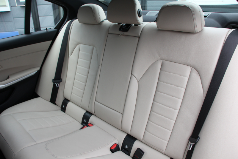 BMW 3シリーズ 320i ｼﾄﾘﾝﾌﾞﾗｯｸｴﾃﾞｨｼｮﾝ 首都圏限定88台 ﾊｲﾗｲﾝ ｵｲｽﾀｰﾚｻﾞｰ ｼｰﾄﾋｰﾀｰ ｺﾝﾌｫｰﾄP 電動ﾄﾗﾝｸ Hi-fiｽﾋﾟｰｶｰ 360度ｶﾒﾗ 19AW 追従ACC ｽﾃｱﾘﾝｸﾞｻﾎﾟｰﾄ ｱｯﾌﾟﾙｶｰﾌﾟﾚｲ ﾀｯﾁ画面HDDﾅﾋﾞLEDﾍｯﾄﾞﾗｲﾄ ｵｰﾄﾊｲﾋﾞｰﾑ 2年保証