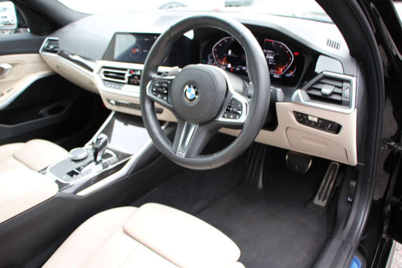 BMW 3シリーズ 320i ｼﾄﾘﾝﾌﾞﾗｯｸｴﾃﾞｨｼｮﾝ 首都圏限定88台 ﾊｲﾗｲﾝ ｵｲｽﾀｰﾚｻﾞｰ ｼｰﾄﾋｰﾀｰ ｺﾝﾌｫｰﾄP 電動ﾄﾗﾝｸ Hi-fiｽﾋﾟｰｶｰ 360度ｶﾒﾗ 19AW 追従ACC ｽﾃｱﾘﾝｸﾞｻﾎﾟｰﾄ ｱｯﾌﾟﾙｶｰﾌﾟﾚｲ ﾀｯﾁ画面HDDﾅﾋﾞLEDﾍｯﾄﾞﾗｲﾄ ｵｰﾄﾊｲﾋﾞｰﾑ 2年保証