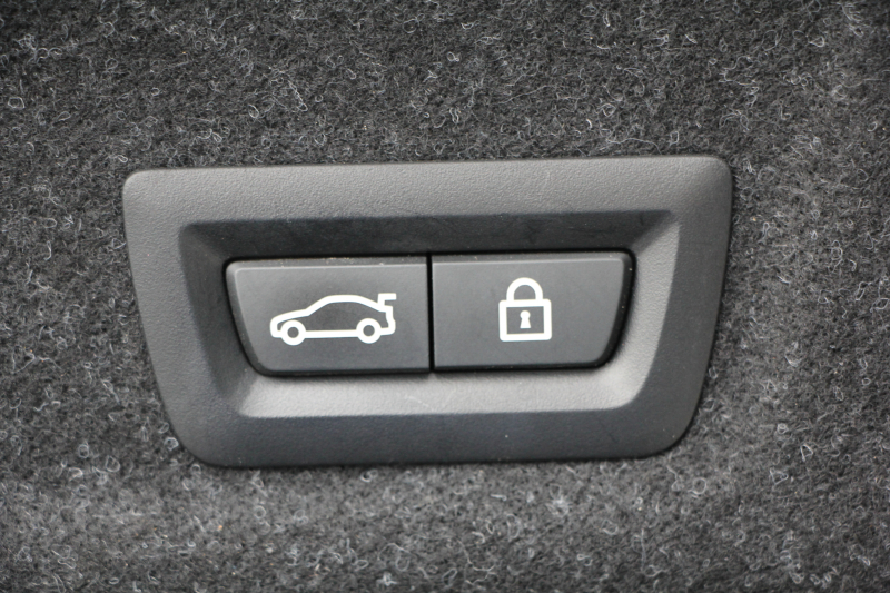 BMW 3シリーズ 320i ｼﾄﾘﾝﾌﾞﾗｯｸｴﾃﾞｨｼｮﾝ 首都圏限定88台 ﾊｲﾗｲﾝ ｵｲｽﾀｰﾚｻﾞｰ ｼｰﾄﾋｰﾀｰ ｺﾝﾌｫｰﾄP 電動ﾄﾗﾝｸ Hi-fiｽﾋﾟｰｶｰ 360度ｶﾒﾗ 19AW 追従ACC ｽﾃｱﾘﾝｸﾞｻﾎﾟｰﾄ ｱｯﾌﾟﾙｶｰﾌﾟﾚｲ ﾀｯﾁ画面HDDﾅﾋﾞLEDﾍｯﾄﾞﾗｲﾄ ｵｰﾄﾊｲﾋﾞｰﾑ 2年保証