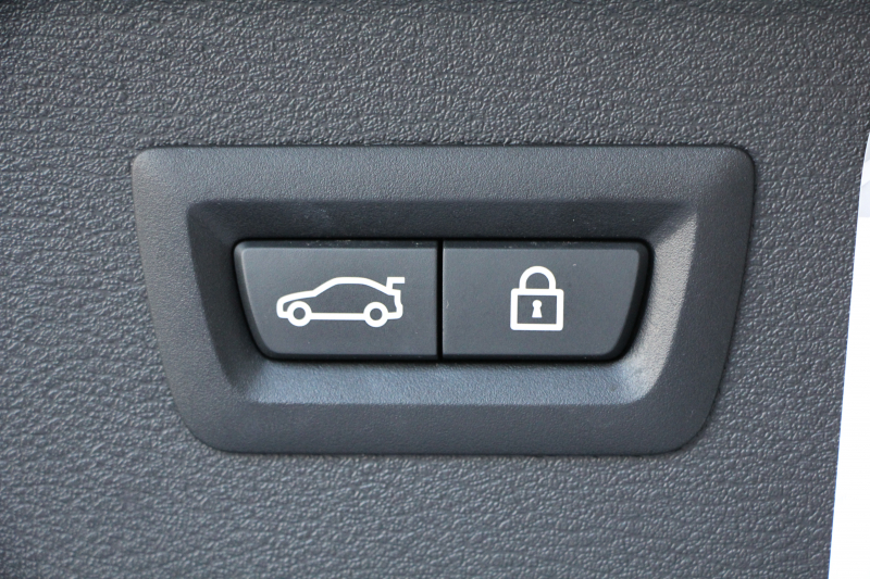 BMW X1 Xdrive18d Xﾗｲﾝ ｴﾃﾞｨｼｮﾝｼﾞｮｲﾌﾟﾗｽ ﾊｲﾗｲﾝ&ｺﾝﾌｫｰﾄP 後期 ﾌｪｲｽﾘﾌﾄ後 真珠色 ﾋｰﾀｰ黒革 追従ACC LEDﾍｯﾄﾞﾗｲﾄ 電動ﾄﾗﾝｸ ﾀｯﾁ画面HDDﾅﾋﾞ衝突軽減ﾌﾞﾚｰｷ 車線逸脱警告 歩行者警告 専用18AW ｳｯﾄﾞﾊﾟﾈﾙ 2年保証