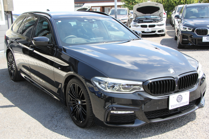 BMW 5シリーズ 523d ﾂｰﾘﾝｸﾞｴﾃﾞｨｼｮﾝﾐｯｼｮﾝｲﾝﾎﾟｯｼﾌﾞﾙ 特別仕様車 ﾊｰﾏﾝｶｰﾄﾞﾝｻﾗｳﾝﾄﾞHUD 専用ﾌﾞﾗｯｸ19AW ﾌﾞﾗｯｸｷﾄﾞﾆｰｸﾞﾘﾙ 追従ACC ｽﾃｱﾘﾝｸﾞｻﾎﾟｰﾄ 360度ｶﾒﾗ Pｱｼｽﾄ ﾀｯﾁ画面HDDﾅﾋﾞTV LEDﾍｯﾄﾞﾗｲﾄ ｵｰﾄﾊｲﾋﾞｰﾑ 2年保証