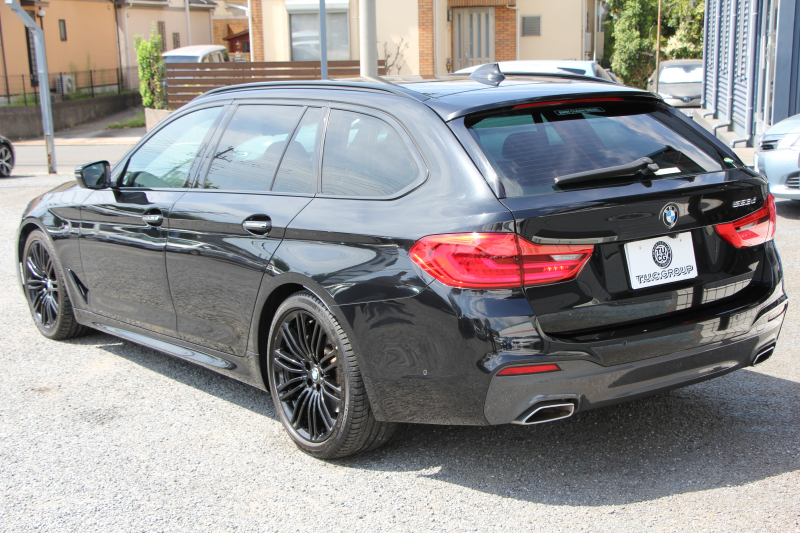 BMW 5シリーズ 523d ﾂｰﾘﾝｸﾞｴﾃﾞｨｼｮﾝﾐｯｼｮﾝｲﾝﾎﾟｯｼﾌﾞﾙ 特別仕様車 ﾊｰﾏﾝｶｰﾄﾞﾝｻﾗｳﾝﾄﾞHUD 専用ﾌﾞﾗｯｸ19AW ﾌﾞﾗｯｸｷﾄﾞﾆｰｸﾞﾘﾙ 追従ACC ｽﾃｱﾘﾝｸﾞｻﾎﾟｰﾄ 360度ｶﾒﾗ Pｱｼｽﾄ ﾀｯﾁ画面HDDﾅﾋﾞTV LEDﾍｯﾄﾞﾗｲﾄ ｵｰﾄﾊｲﾋﾞｰﾑ 2年保証