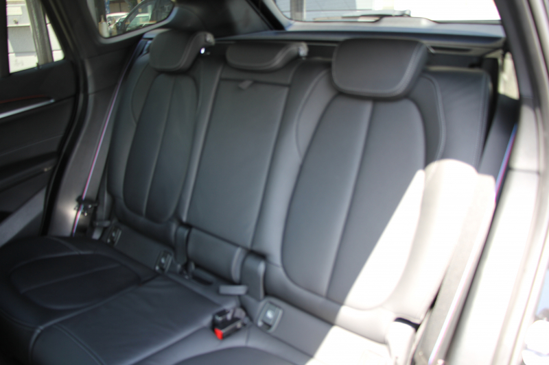 BMW X1 Xdrive18d Mｽﾎﾟｰﾂ ﾊｲﾗｲﾝ ｺﾝﾌｫｰﾄP 後期 ﾌｪｲｽﾘﾌﾄ後 ﾋｰﾀｰ黒革 Mｼｰﾄﾍﾞﾙﾄ ﾜｲﾔﾚｽ充電 電動ｼｰﾄ LEDﾍｯﾄﾞﾗｲﾄ 追従ACC ﾀｯﾁﾊﾟﾈﾙ対応HDDﾅﾋﾞ新ﾒｰﾀｰ Bluetooth接続 Pｱｼｽﾄ 電動ﾄﾗﾝｸ 衝突軽減ﾌﾞﾚｰｷ 車線逸脱警告 歩行者警告 2年保証