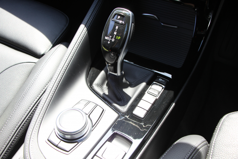 BMW X1 Xdrive18d Mｽﾎﾟｰﾂ ﾊｲﾗｲﾝ ｺﾝﾌｫｰﾄP 後期 ﾌｪｲｽﾘﾌﾄ後 ﾋｰﾀｰ黒革 Mｼｰﾄﾍﾞﾙﾄ ﾜｲﾔﾚｽ充電 電動ｼｰﾄ LEDﾍｯﾄﾞﾗｲﾄ 追従ACC ﾀｯﾁﾊﾟﾈﾙ対応HDDﾅﾋﾞ新ﾒｰﾀｰ Bluetooth接続 Pｱｼｽﾄ 電動ﾄﾗﾝｸ 衝突軽減ﾌﾞﾚｰｷ 車線逸脱警告 歩行者警告 2年保証