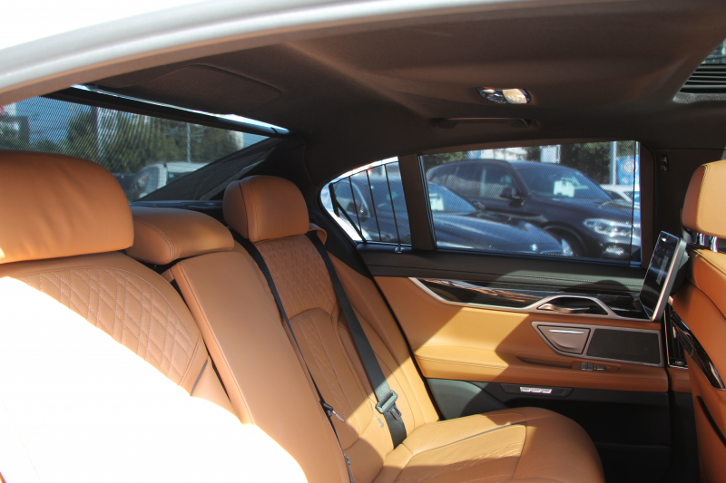 BMW 7シリーズ 740d Xdrive Mｽﾎﾟｰﾂ ﾘｱｺﾝﾌｫｰﾄP 1ｵｰﾅ ﾘｱｴﾝﾀｰﾃｲﾒﾝﾄ ﾘｱﾓﾆﾀｰ ﾀｯﾁｺﾏﾝﾄﾞﾋｰﾄｺﾝﾌｫｰﾄP ｻﾝﾙｰﾌ ﾚｰｻﾞｰﾗｲﾄ ﾃﾞｨｽﾌﾟﾚｲｷｰ ﾘﾓｰﾄﾊﾟｰｷﾝｸﾞﾏｯｻｰｼﾞ&ﾍﾞﾝﾁﾚｰｼｮﾝ ｺﾆｬｯｸﾚｻﾞｰ 360度ｶﾒﾗ 4WD 3.0Lﾃﾞｨｰｾﾞﾙﾀｰﾎﾞ2年保証