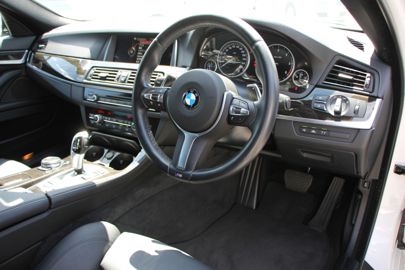BMW 5シリーズ 523d ﾂｰﾘﾝｸﾞMｽﾎﾟｰﾂ ﾊｲﾗｲﾝ 最終ﾓﾃﾞﾙ 全席ﾋｰﾀｰ黒革 LEDﾍｯﾄﾞﾗｲﾄ 追従ACC ﾚｰﾝﾁｪﾝｼﾞ警告 衝突軽減ﾌﾞﾚｰｷ 車線逸脱警告 歩行者警告 ﾀｯﾁﾊﾟｯﾄﾞ対応HDDﾅﾋﾞﾌﾙｾｸﾞTV 電動ﾄﾗﾝｸ ｱｸﾃｨﾌﾞﾌﾟﾛﾃｸｼｮﾝ NOｽﾓｰｶｰP2年保証