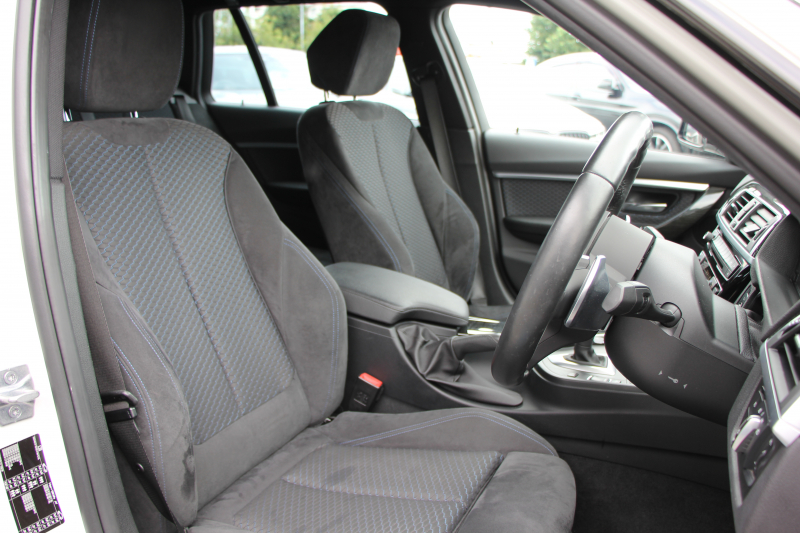 BMW 3シリーズ 320i ﾂｰﾘﾝｸﾞMｽﾎﾟｰﾂ 最終ﾓﾃﾞﾙ 新ｴﾝｼﾞﾝ ｼｰﾄﾋｰﾀｰ LEDﾍｯﾄﾞﾗｲﾄ&ﾃｰﾙ NEWﾙｰﾑﾐﾗｰ 追従ACC ﾚｰﾝﾁｪﾝｼﾞ警告 ﾀｯﾁﾊﾟﾈﾙ対応HDDﾅﾋﾞ Bｶﾒﾗ Bluetooth接続 ﾊﾟﾄﾞﾙｼﾌﾄ 電動ﾄﾗﾝｸ 衝突軽減ﾌﾞﾚｰｷ 車線逸脱警告 歩行者警告 2年保証