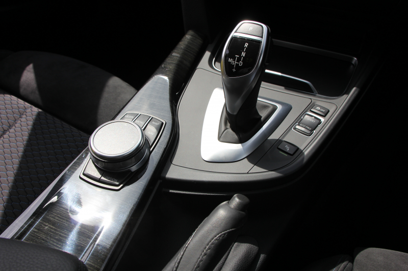 BMW 3シリーズ 320i ﾂｰﾘﾝｸﾞMｽﾎﾟｰﾂ 最終ﾓﾃﾞﾙ 新ｴﾝｼﾞﾝ ｼｰﾄﾋｰﾀｰ LEDﾍｯﾄﾞﾗｲﾄ&ﾃｰﾙ NEWﾙｰﾑﾐﾗｰ 追従ACC ﾚｰﾝﾁｪﾝｼﾞ警告 ﾀｯﾁﾊﾟﾈﾙ対応HDDﾅﾋﾞ Bｶﾒﾗ Bluetooth接続 ﾊﾟﾄﾞﾙｼﾌﾄ 電動ﾄﾗﾝｸ 衝突軽減ﾌﾞﾚｰｷ 車線逸脱警告 歩行者警告 2年保証