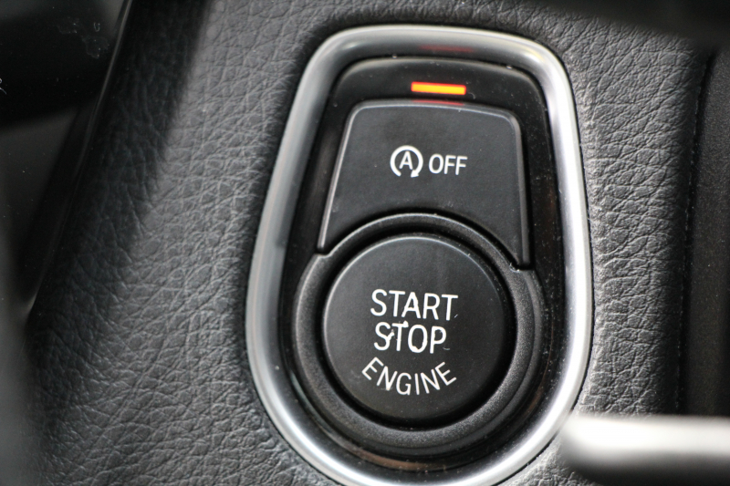 BMW 3シリーズ 320i ﾂｰﾘﾝｸﾞMｽﾎﾟｰﾂ 最終ﾓﾃﾞﾙ 新ｴﾝｼﾞﾝ ｼｰﾄﾋｰﾀｰ LEDﾍｯﾄﾞﾗｲﾄ&ﾃｰﾙ NEWﾙｰﾑﾐﾗｰ 追従ACC ﾚｰﾝﾁｪﾝｼﾞ警告 ﾀｯﾁﾊﾟﾈﾙ対応HDDﾅﾋﾞ Bｶﾒﾗ Bluetooth接続 ﾊﾟﾄﾞﾙｼﾌﾄ 電動ﾄﾗﾝｸ 衝突軽減ﾌﾞﾚｰｷ 車線逸脱警告 歩行者警告 2年保証