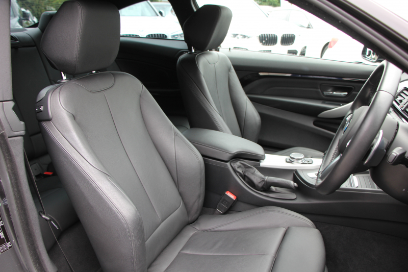 BMW 4シリーズ 428i ｸｰﾍﾟMｽﾎﾟｰﾂ 高出力 245馬力 ﾋｰﾀｰ黒革 LEDﾍｯﾄﾞﾗｲﾄ 追従ACC HUD ｵﾌﾟｼｮﾝ19AW 左右出しﾏﾌﾗｰ 衝突軽減ﾌﾞﾚｰｷ 車線逸脱警告 歩行者警告 ﾀｯﾁﾊﾟｯﾄﾞ対応HDDﾅﾋﾞｽﾏｰﾄｷｰ Bluetooth接続 2年保証