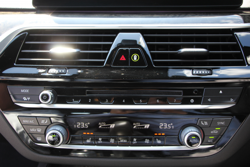 BMW 5シリーズ 540i Xdrive ﾂｰﾘﾝｸﾞMｽﾎﾟｰﾂ ﾃﾞﾋﾞｭｰP 直6ﾀｰﾎﾞ340馬力 4WD 全席ﾋｰﾀｰ黒革 HUD ｿﾌﾄｸﾛｰｽﾞﾄﾞｱ ｼﾞｪｽﾁｬｰC 追従ACC ｽﾃｱﾘﾝｸﾞｻﾎﾟｰﾄ 液晶ﾒｰﾀｰ 専用ｱﾀﾞﾌﾟﾃｨﾌﾞｻｽ LEDﾍｯﾄﾞﾗｲﾄ ｵｰﾄﾊｲﾋﾞｰﾑ 電動ﾄﾗﾝｸ 360度ｶﾒﾗ ﾀｯﾁ画面HDDﾅﾋﾞ2年保証