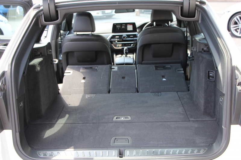 BMW 5シリーズ 540i Xdrive ﾂｰﾘﾝｸﾞMｽﾎﾟｰﾂ ﾃﾞﾋﾞｭｰP 直6ﾀｰﾎﾞ340馬力 4WD 全席ﾋｰﾀｰ黒革 HUD ｿﾌﾄｸﾛｰｽﾞﾄﾞｱ ｼﾞｪｽﾁｬｰC 追従ACC ｽﾃｱﾘﾝｸﾞｻﾎﾟｰﾄ 液晶ﾒｰﾀｰ 専用ｱﾀﾞﾌﾟﾃｨﾌﾞｻｽ LEDﾍｯﾄﾞﾗｲﾄ ｵｰﾄﾊｲﾋﾞｰﾑ 電動ﾄﾗﾝｸ 360度ｶﾒﾗ ﾀｯﾁ画面HDDﾅﾋﾞ2年保証