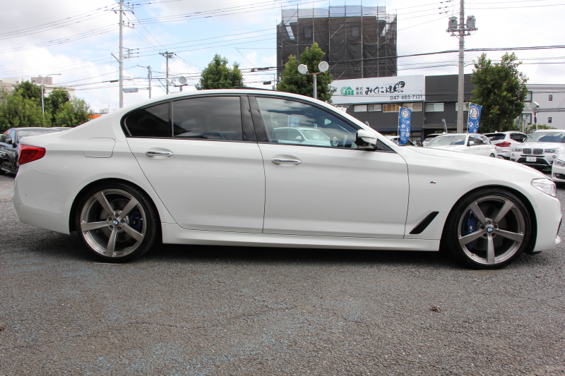 BMW 5シリーズ 540i Xdrive Mｽﾎﾟｰﾂ ｲﾉﾍﾞｰｼｮﾝ&ｺﾝﾌｫｰﾄP 直6ﾀｰﾎﾞ4WD 340馬力 ｻﾝﾙｰﾌ 全席ﾋｰﾀｰ黒革 ﾏｯｻｰｼﾞ&ﾍﾞﾝﾁﾚｰｼｮﾝ ｼﾞｪｽﾁｬｰC 純正可変&ｼｭﾆｯﾂｧｰｻｽ 3Ddesign20AW 液晶ﾒｰﾀｰ HUD 追従ACC LEDﾍｯﾄﾞﾗｲﾄ ﾀｯﾁ画面HDDﾅﾋﾞTV Mspﾌﾞﾚｰｷ 2年保証