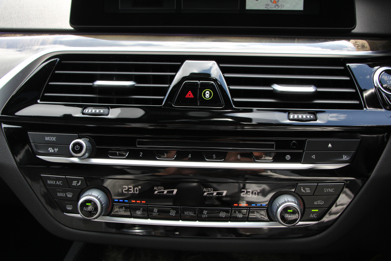 BMW 5シリーズ 540i Xdrive Mｽﾎﾟｰﾂ ｲﾉﾍﾞｰｼｮﾝ&ｺﾝﾌｫｰﾄP 直6ﾀｰﾎﾞ4WD 340馬力 ｻﾝﾙｰﾌ 全席ﾋｰﾀｰ黒革 ﾏｯｻｰｼﾞ&ﾍﾞﾝﾁﾚｰｼｮﾝ ｼﾞｪｽﾁｬｰC 純正可変&ｼｭﾆｯﾂｧｰｻｽ 3Ddesign20AW 液晶ﾒｰﾀｰ HUD 追従ACC LEDﾍｯﾄﾞﾗｲﾄ ﾀｯﾁ画面HDDﾅﾋﾞTV Mspﾌﾞﾚｰｷ 2年保証