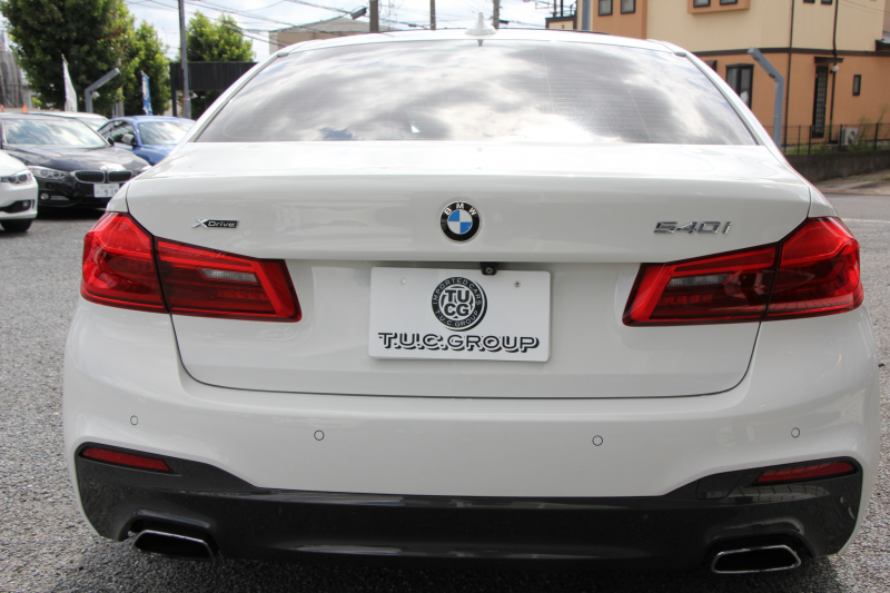 BMW 5シリーズ 540i Xdrive Mｽﾎﾟｰﾂ ｲﾉﾍﾞｰｼｮﾝ&ｺﾝﾌｫｰﾄP 直6ﾀｰﾎﾞ4WD 340馬力 ｻﾝﾙｰﾌ 全席ﾋｰﾀｰ黒革 ﾏｯｻｰｼﾞ&ﾍﾞﾝﾁﾚｰｼｮﾝ ｼﾞｪｽﾁｬｰC 純正可変&ｼｭﾆｯﾂｧｰｻｽ 3Ddesign20AW 液晶ﾒｰﾀｰ HUD 追従ACC LEDﾍｯﾄﾞﾗｲﾄ ﾀｯﾁ画面HDDﾅﾋﾞTV Mspﾌﾞﾚｰｷ 2年保証