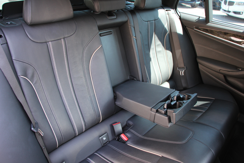 BMW 5シリーズ 530i ﾂｰﾘﾝｸﾞMｽﾎﾟｰﾂ ｾﾚｸﾄP 型式変更後｢ABA-JT20｣ 252馬力 ﾊﾟﾉﾗﾏｻﾝﾙｰﾌ ﾊｰﾏﾝｶｰﾄﾞﾝ 4ｿﾞｰﾝｴｱｺﾝ 全席ﾋｰﾀｰ黒革 HUD 追従ACC ｽﾃｱﾘﾝｸﾞｻﾎﾟｰﾄ 変更後全面液晶ﾒｰﾀｰ ﾀｯﾁ画面HDDﾅﾋﾞTV 360度ｶﾒﾗ 2年保証