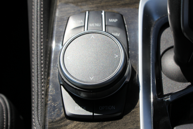 BMW 5シリーズ 530i ﾂｰﾘﾝｸﾞMｽﾎﾟｰﾂ ｾﾚｸﾄP 型式変更後｢ABA-JT20｣ 252馬力 ﾊﾟﾉﾗﾏｻﾝﾙｰﾌ ﾊｰﾏﾝｶｰﾄﾞﾝ 4ｿﾞｰﾝｴｱｺﾝ 全席ﾋｰﾀｰ黒革 HUD 追従ACC ｽﾃｱﾘﾝｸﾞｻﾎﾟｰﾄ 変更後全面液晶ﾒｰﾀｰ ﾀｯﾁ画面HDDﾅﾋﾞTV 360度ｶﾒﾗ 2年保証