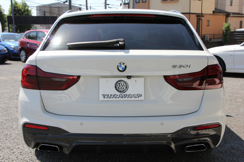 BMW 5シリーズ 530i ﾂｰﾘﾝｸﾞMｽﾎﾟｰﾂ ｾﾚｸﾄP 型式変更後｢ABA-JT20｣ 252馬力 ﾊﾟﾉﾗﾏｻﾝﾙｰﾌ ﾊｰﾏﾝｶｰﾄﾞﾝ 4ｿﾞｰﾝｴｱｺﾝ 全席ﾋｰﾀｰ黒革 HUD 追従ACC ｽﾃｱﾘﾝｸﾞｻﾎﾟｰﾄ 変更後全面液晶ﾒｰﾀｰ ﾀｯﾁ画面HDDﾅﾋﾞTV 360度ｶﾒﾗ 2年保証