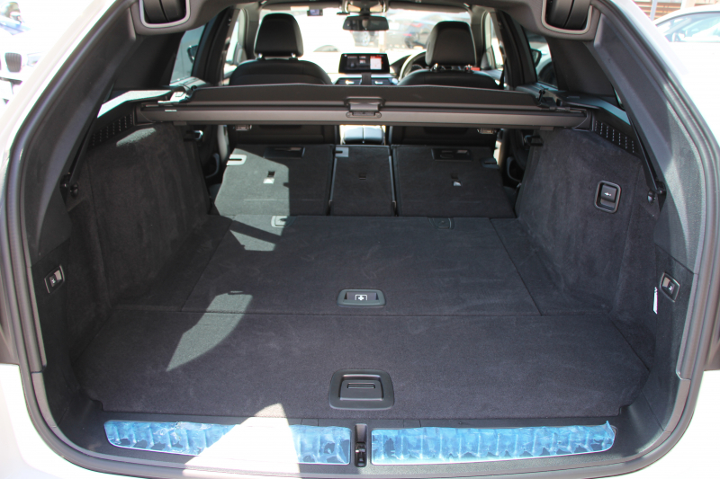 BMW 5シリーズ 530i ﾂｰﾘﾝｸﾞMｽﾎﾟｰﾂ ｾﾚｸﾄP 型式変更後｢ABA-JT20｣ 252馬力 ﾊﾟﾉﾗﾏｻﾝﾙｰﾌ ﾊｰﾏﾝｶｰﾄﾞﾝ 4ｿﾞｰﾝｴｱｺﾝ 全席ﾋｰﾀｰ黒革 HUD 追従ACC ｽﾃｱﾘﾝｸﾞｻﾎﾟｰﾄ 変更後全面液晶ﾒｰﾀｰ ﾀｯﾁ画面HDDﾅﾋﾞTV 360度ｶﾒﾗ 2年保証