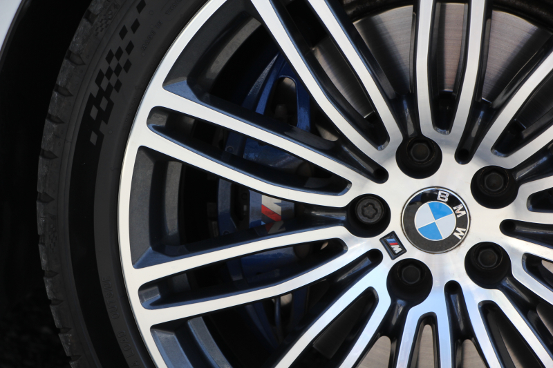 BMW 5シリーズ 530i ﾂｰﾘﾝｸﾞMｽﾎﾟｰﾂ ｾﾚｸﾄP 型式変更後｢ABA-JT20｣ 252馬力 ﾊﾟﾉﾗﾏｻﾝﾙｰﾌ ﾊｰﾏﾝｶｰﾄﾞﾝ 4ｿﾞｰﾝｴｱｺﾝ 全席ﾋｰﾀｰ黒革 HUD 追従ACC ｽﾃｱﾘﾝｸﾞｻﾎﾟｰﾄ 変更後全面液晶ﾒｰﾀｰ ﾀｯﾁ画面HDDﾅﾋﾞTV 360度ｶﾒﾗ 2年保証