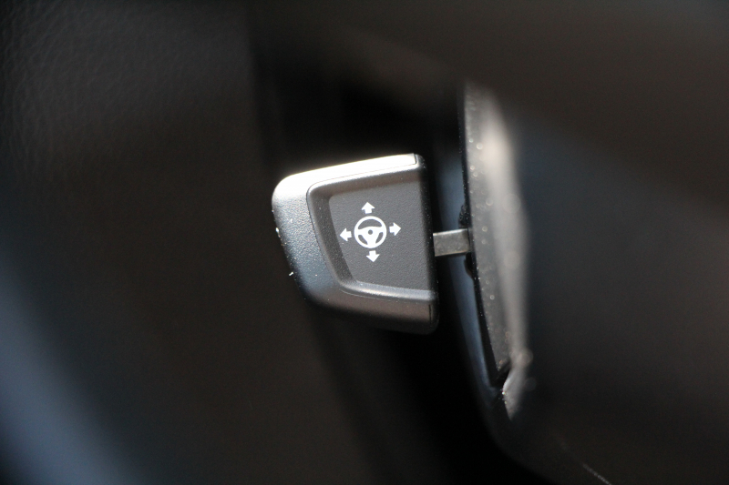 BMW 5シリーズ 530i ﾂｰﾘﾝｸﾞMｽﾎﾟｰﾂ ｾﾚｸﾄP 型式変更後｢ABA-JT20｣ 252馬力 ﾊﾟﾉﾗﾏｻﾝﾙｰﾌ ﾊｰﾏﾝｶｰﾄﾞﾝ 4ｿﾞｰﾝｴｱｺﾝ 全席ﾋｰﾀｰ黒革 HUD 追従ACC ｽﾃｱﾘﾝｸﾞｻﾎﾟｰﾄ 変更後全面液晶ﾒｰﾀｰ ﾀｯﾁ画面HDDﾅﾋﾞTV 360度ｶﾒﾗ 2年保証