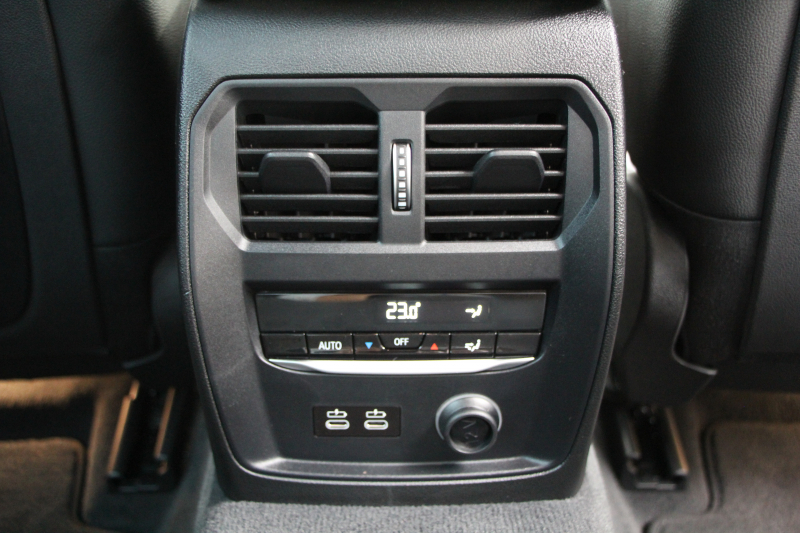 BMW 3シリーズ 320i Mｽﾎﾟｰﾂ ﾃﾞﾋﾞｭｰ&ｺﾝﾌｫｰﾄP ｻﾝﾙｰﾌ ﾋｰﾀｰ黒革 専用ﾌﾞﾙｰｽﾃｯﾁ 19AW 追従ACC ｽﾃｱﾘﾝｸﾞｻﾎﾟｰﾄ LEDﾍｯﾄﾞﾗｲﾄ ｵｰﾄﾊｲﾋﾞｰﾑ 電動ﾄﾗﾝｸ ｱｯﾌﾟﾙｶｰﾌﾟﾚｲ ﾀｯﾁ画面HDDﾅﾋﾞﾜｲﾔﾚｽ充電 Hi-fiｽﾋﾟｰｶｰ Pｱｼｽﾄ 専用ｴｱﾛ 2年保証