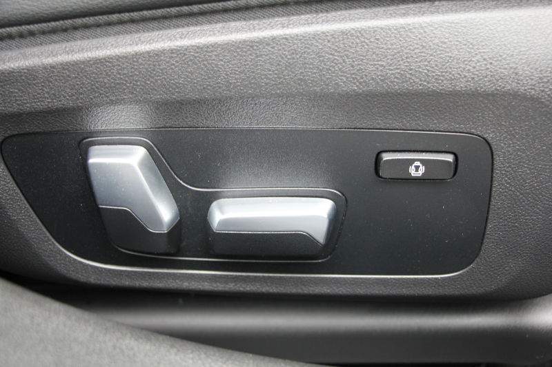 BMW 3シリーズ 320i Mｽﾎﾟｰﾂ ﾃﾞﾋﾞｭｰ&ｺﾝﾌｫｰﾄP ｻﾝﾙｰﾌ ﾋｰﾀｰ黒革 専用ﾌﾞﾙｰｽﾃｯﾁ 19AW 追従ACC ｽﾃｱﾘﾝｸﾞｻﾎﾟｰﾄ LEDﾍｯﾄﾞﾗｲﾄ ｵｰﾄﾊｲﾋﾞｰﾑ 電動ﾄﾗﾝｸ ｱｯﾌﾟﾙｶｰﾌﾟﾚｲ ﾀｯﾁ画面HDDﾅﾋﾞﾜｲﾔﾚｽ充電 Hi-fiｽﾋﾟｰｶｰ Pｱｼｽﾄ 専用ｴｱﾛ 2年保証