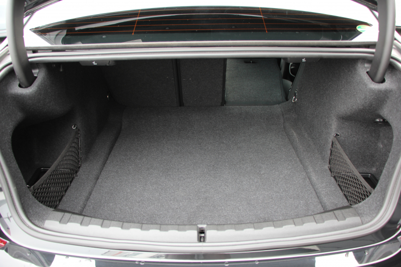 BMW 3シリーズ 320i Mｽﾎﾟｰﾂ ﾃﾞﾋﾞｭｰ&ｺﾝﾌｫｰﾄP ｻﾝﾙｰﾌ ﾋｰﾀｰ黒革 専用ﾌﾞﾙｰｽﾃｯﾁ 19AW 追従ACC ｽﾃｱﾘﾝｸﾞｻﾎﾟｰﾄ LEDﾍｯﾄﾞﾗｲﾄ ｵｰﾄﾊｲﾋﾞｰﾑ 電動ﾄﾗﾝｸ ｱｯﾌﾟﾙｶｰﾌﾟﾚｲ ﾀｯﾁ画面HDDﾅﾋﾞﾜｲﾔﾚｽ充電 Hi-fiｽﾋﾟｰｶｰ Pｱｼｽﾄ 専用ｴｱﾛ 2年保証