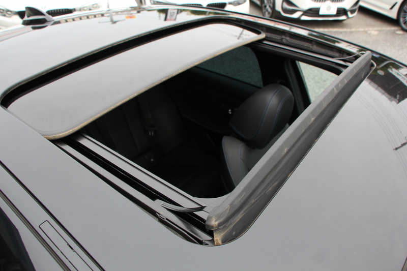 BMW 3シリーズ 320i Mｽﾎﾟｰﾂ ﾃﾞﾋﾞｭｰ&ｺﾝﾌｫｰﾄP ｻﾝﾙｰﾌ ﾋｰﾀｰ黒革 専用ﾌﾞﾙｰｽﾃｯﾁ 19AW 追従ACC ｽﾃｱﾘﾝｸﾞｻﾎﾟｰﾄ LEDﾍｯﾄﾞﾗｲﾄ ｵｰﾄﾊｲﾋﾞｰﾑ 電動ﾄﾗﾝｸ ｱｯﾌﾟﾙｶｰﾌﾟﾚｲ ﾀｯﾁ画面HDDﾅﾋﾞﾜｲﾔﾚｽ充電 Hi-fiｽﾋﾟｰｶｰ Pｱｼｽﾄ 専用ｴｱﾛ 2年保証