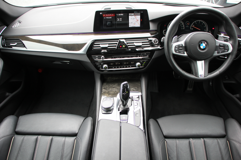 BMW 5シリーズ 530i Mｽﾎﾟｰﾂ ｲﾉﾍﾞｰｼｮﾝP 1ｵｰﾅ 高出力 252馬力 全席ﾋｰﾀｰ黒革 HUD ﾃﾞｨｽﾌﾟﾚｲｷｰ ﾘﾓｰﾄﾊﾟｰｷﾝｸﾞ追従ACC ｽﾃｱﾘﾝｸﾞｻﾎﾟｰﾄ LEDﾍｯﾄﾞﾗｲﾄ ｵｰﾄﾊｲﾋﾞｰﾑ ﾀｯﾁ画面HDDﾅﾋﾞTV ｼﾞｪｽﾁｬｰC 360度ｶﾒﾗ Pｱｼｽﾄﾌﾟﾗｽ 電動ﾄﾗﾝｸ 2年保証