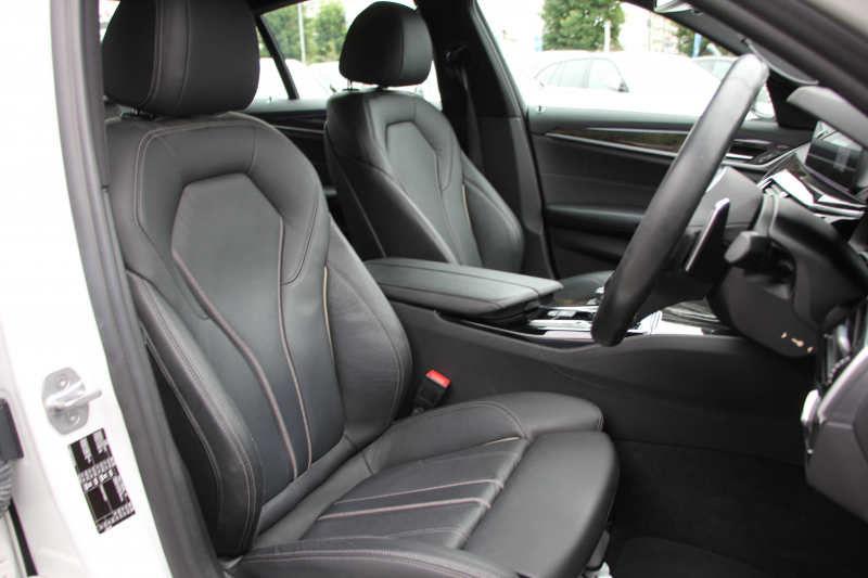 BMW 5シリーズ 530i Mｽﾎﾟｰﾂ ｲﾉﾍﾞｰｼｮﾝP 1ｵｰﾅ 高出力 252馬力 全席ﾋｰﾀｰ黒革 HUD ﾃﾞｨｽﾌﾟﾚｲｷｰ ﾘﾓｰﾄﾊﾟｰｷﾝｸﾞ追従ACC ｽﾃｱﾘﾝｸﾞｻﾎﾟｰﾄ LEDﾍｯﾄﾞﾗｲﾄ ｵｰﾄﾊｲﾋﾞｰﾑ ﾀｯﾁ画面HDDﾅﾋﾞTV ｼﾞｪｽﾁｬｰC 360度ｶﾒﾗ Pｱｼｽﾄﾌﾟﾗｽ 電動ﾄﾗﾝｸ 2年保証