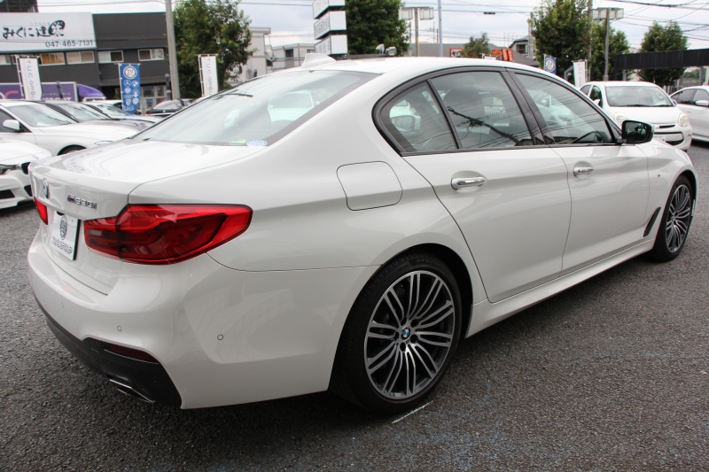 BMW 5シリーズ 530i Mｽﾎﾟｰﾂ ｲﾉﾍﾞｰｼｮﾝP 1ｵｰﾅ 高出力 252馬力 全席ﾋｰﾀｰ黒革 HUD ﾃﾞｨｽﾌﾟﾚｲｷｰ ﾘﾓｰﾄﾊﾟｰｷﾝｸﾞ追従ACC ｽﾃｱﾘﾝｸﾞｻﾎﾟｰﾄ LEDﾍｯﾄﾞﾗｲﾄ ｵｰﾄﾊｲﾋﾞｰﾑ ﾀｯﾁ画面HDDﾅﾋﾞTV ｼﾞｪｽﾁｬｰC 360度ｶﾒﾗ Pｱｼｽﾄﾌﾟﾗｽ 電動ﾄﾗﾝｸ 2年保証