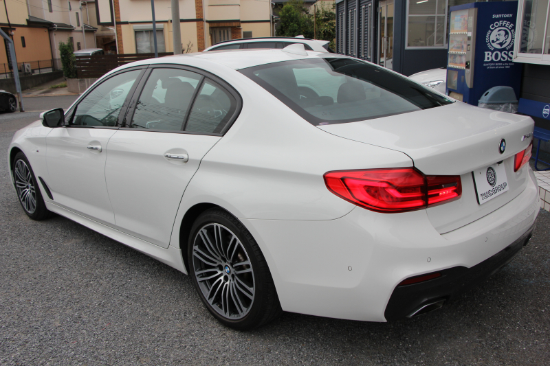 BMW 5シリーズ 530i Mｽﾎﾟｰﾂ ｲﾉﾍﾞｰｼｮﾝP 1ｵｰﾅ 高出力 252馬力 全席ﾋｰﾀｰ黒革 HUD ﾃﾞｨｽﾌﾟﾚｲｷｰ ﾘﾓｰﾄﾊﾟｰｷﾝｸﾞ追従ACC ｽﾃｱﾘﾝｸﾞｻﾎﾟｰﾄ LEDﾍｯﾄﾞﾗｲﾄ ｵｰﾄﾊｲﾋﾞｰﾑ ﾀｯﾁ画面HDDﾅﾋﾞTV ｼﾞｪｽﾁｬｰC 360度ｶﾒﾗ Pｱｼｽﾄﾌﾟﾗｽ 電動ﾄﾗﾝｸ 2年保証