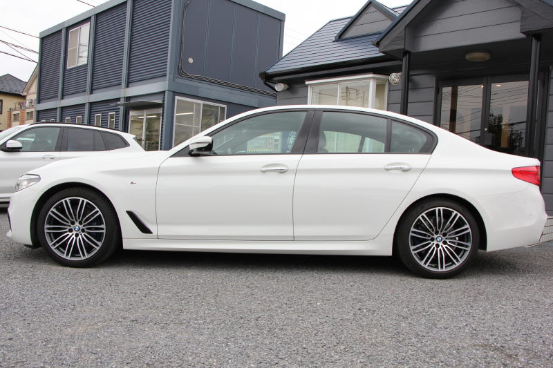 BMW 5シリーズ 530i Mｽﾎﾟｰﾂ ｲﾉﾍﾞｰｼｮﾝP 1ｵｰﾅ 高出力 252馬力 全席ﾋｰﾀｰ黒革 HUD ﾃﾞｨｽﾌﾟﾚｲｷｰ ﾘﾓｰﾄﾊﾟｰｷﾝｸﾞ追従ACC ｽﾃｱﾘﾝｸﾞｻﾎﾟｰﾄ LEDﾍｯﾄﾞﾗｲﾄ ｵｰﾄﾊｲﾋﾞｰﾑ ﾀｯﾁ画面HDDﾅﾋﾞTV ｼﾞｪｽﾁｬｰC 360度ｶﾒﾗ Pｱｼｽﾄﾌﾟﾗｽ 電動ﾄﾗﾝｸ 2年保証