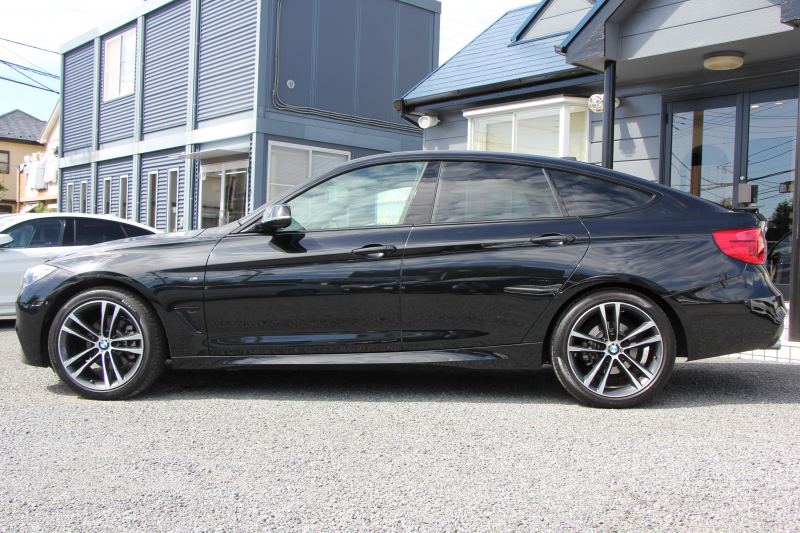 BMW 3シリーズ 320d Xdrive ｸﾞﾗﾝﾂｰﾘｽﾓ Mｽﾎﾟｰﾂ 後期 新ｴﾝｼﾞﾝ 4WD ﾋｰﾀｰ黒革 LEDﾍｯﾄﾞﾗｲﾄ&ﾃｰﾙ 追従ACC ﾚｰﾝﾁｪﾝｼﾞ警告 衝突軽減ﾌﾞﾚｰｷ 車線逸脱警告 歩行者警告 TOPﾋﾞｭｰ&ｻｲﾄﾞﾋﾞｭｰｶﾒﾗ ﾀｯﾁ画面HDDﾅﾋﾞ電動ﾄﾗﾝｸ 19AW 2年保証
