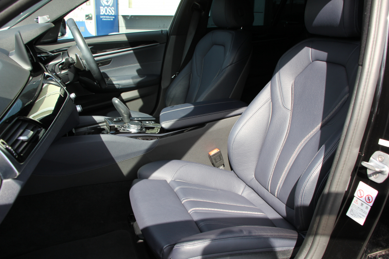 BMW 5シリーズ 530i ｴﾃﾞｨｼｮﾝﾐｯｼｮﾝｲﾝﾎﾟｯｼﾌﾞﾙ 特別仕様車 252馬力 ﾅｲﾄﾌﾞﾙｰﾚｻﾞｰ ｱﾀﾞﾌﾟﾃｨﾌﾞｻｽ ﾊｰﾏﾝｶｰﾄﾞﾝ HUD 追従ACC ｽﾃｱﾘﾝｸﾞｻﾎﾟｰﾄ ﾀｯﾁ画面HDDﾅﾋﾞTV LEDﾍｯﾄﾞﾗｲﾄ ｵｰﾄﾊｲﾋﾞｰﾑ 電動ﾄﾗﾝｸ 360度ｶﾒﾗ 全席ﾋｰﾀｰ 専用ﾌﾞﾗｯｸ19AW 2年保証