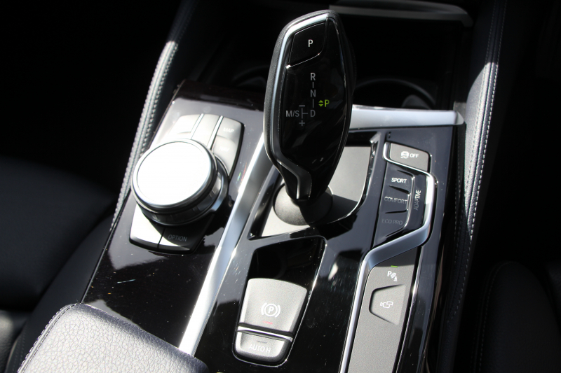 BMW 5シリーズ 530i ｴﾃﾞｨｼｮﾝﾐｯｼｮﾝｲﾝﾎﾟｯｼﾌﾞﾙ 特別仕様車 252馬力 ﾅｲﾄﾌﾞﾙｰﾚｻﾞｰ ｱﾀﾞﾌﾟﾃｨﾌﾞｻｽ ﾊｰﾏﾝｶｰﾄﾞﾝ HUD 追従ACC ｽﾃｱﾘﾝｸﾞｻﾎﾟｰﾄ ﾀｯﾁ画面HDDﾅﾋﾞTV LEDﾍｯﾄﾞﾗｲﾄ ｵｰﾄﾊｲﾋﾞｰﾑ 電動ﾄﾗﾝｸ 360度ｶﾒﾗ 全席ﾋｰﾀｰ 専用ﾌﾞﾗｯｸ19AW 2年保証